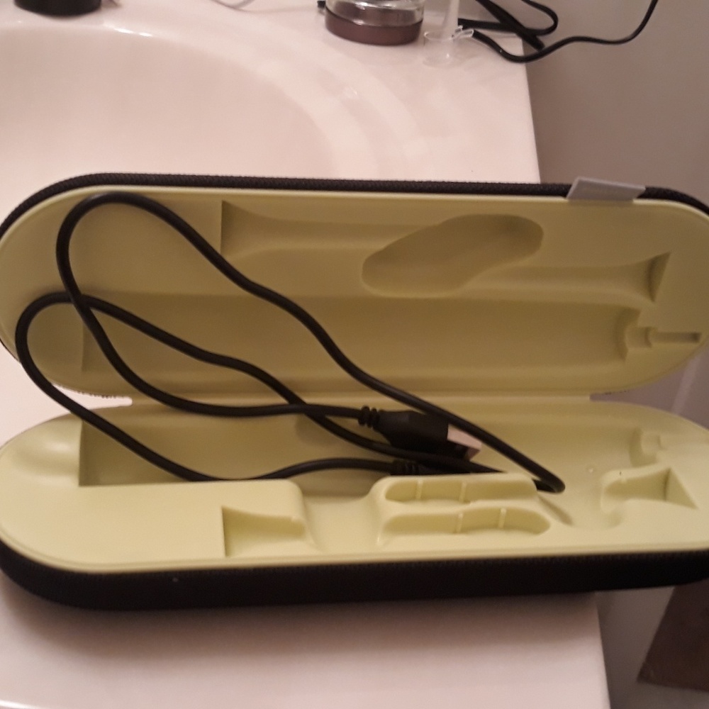 Philip diamond clean traveling charging case